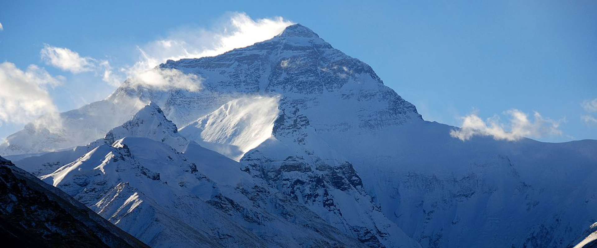 Какие горы самые высокие в мире. Эверест Джомолунгма. Джумалунг гора. Гора джимангугма. Гора Эверест фото.